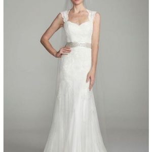 VW9768 Lace Keyhole back Wedding Dress in Ivory